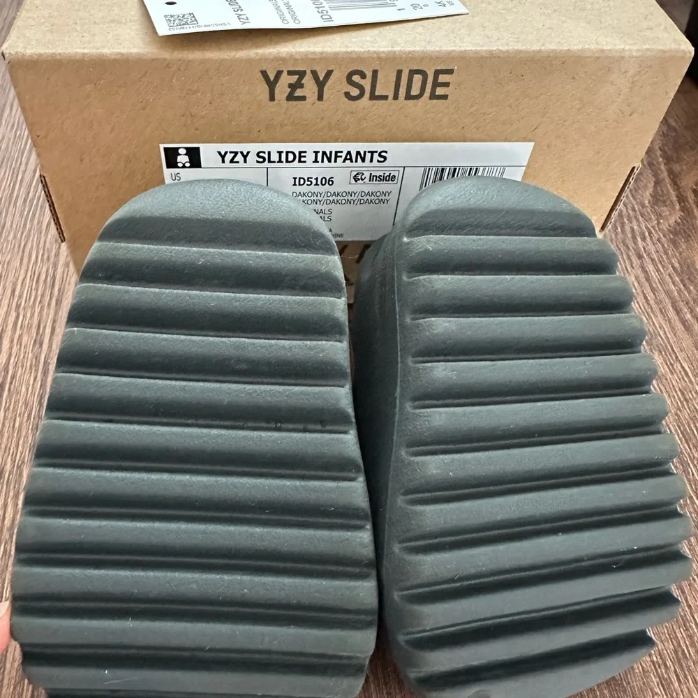 Adidas Kids Yeezy Slide Dark Gray